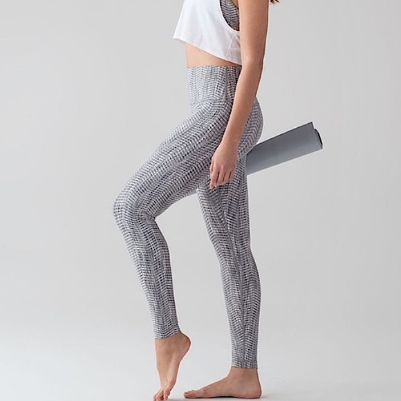 lululemon athletica Pants - NWOT Lululemon Wunder Under Hi-Rise Tight 25”
Luon Arrow Jacquard Silver Grey 10